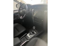 TOYOTA - HILUX SW4 - 2024/2024 - Prata - Sob Consulta