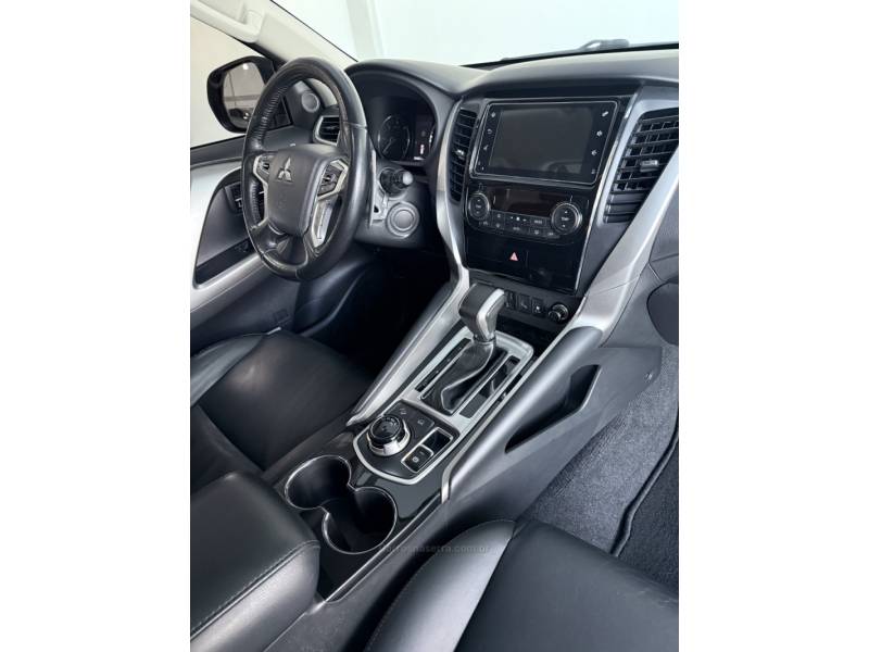 MITSUBISHI - PAJERO SPORT - 2019/2020 - Prata - R$ 220.000,00