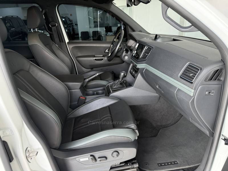 VOLKSWAGEN - AMAROK - 2024/2025 - Branca - R$ 310.000,00