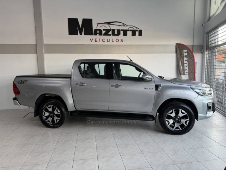 TOYOTA - HILUX - 2018/2019 - Prata - R$ 205.000,00
