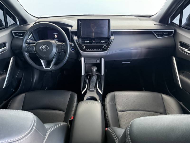 TOYOTA - COROLLA - 2022/2023 - Branca - R$ 147.000,00