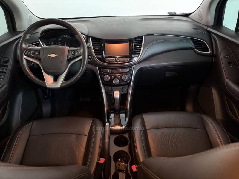 CHEVROLET - TRACKER - 2017/2018 - Branca - R$ 89.000,00