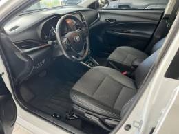 TOYOTA - YARIS - 2024/2024 - Branca - R$ 105.000,00
