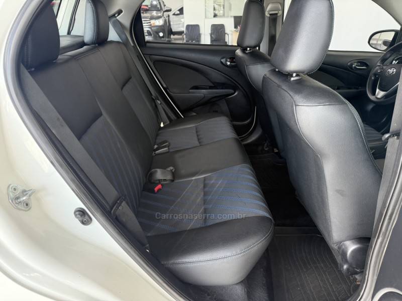 TOYOTA - ETIOS - 2015/2015 - Branca - R$ 47.000,00