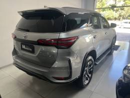 TOYOTA - HILUX SW4 - 2024/2024 - Prata - Sob Consulta