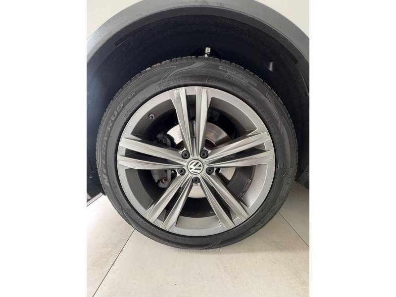 BMW - 320I - 2024/2024 - Cinza - R$ 315.000,00