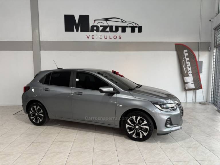 CHEVROLET - ONIX - 2024/2025 - Prata - R$ 112.000,00