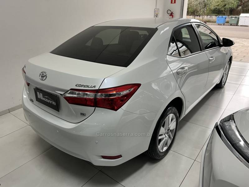 TOYOTA - COROLLA - 2015/2016 - Branca - R$ 82.000,00