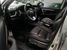 TOYOTA - HILUX SW4 - 2018/2019 - Prata - R$ 245.000,00