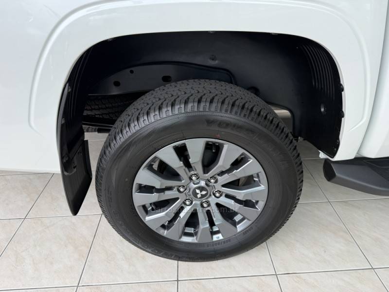 MITSUBISHI - L200 TRITON - 2025/2026 - Branca - R$ 300.000,00