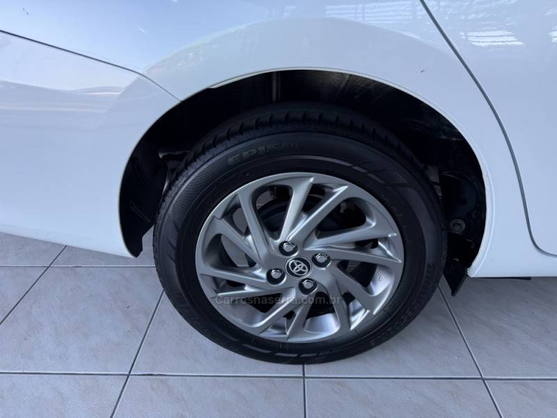 TOYOTA - YARIS - 2024/2024 - Branca - R$ 105.000,00