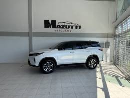 TOYOTA - HILUX SW4 - 2023/2024 - Branca - R$ 388.000,00