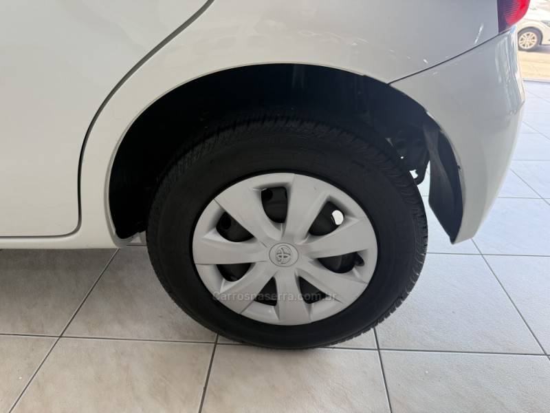 TOYOTA - ETIOS - 2015/2015 - Branca - R$ 47.000,00