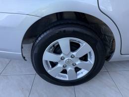 NISSAN - GRAND LIVINA - 2011/2012 - Prata - R$ 50.000,00