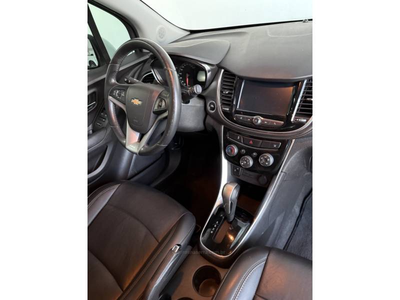 CHEVROLET - TRACKER - 2017/2018 - Branca - R$ 89.000,00