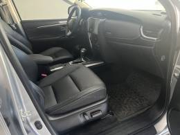 TOYOTA - HILUX SW4 - 2024/2024 - Prata - Sob Consulta