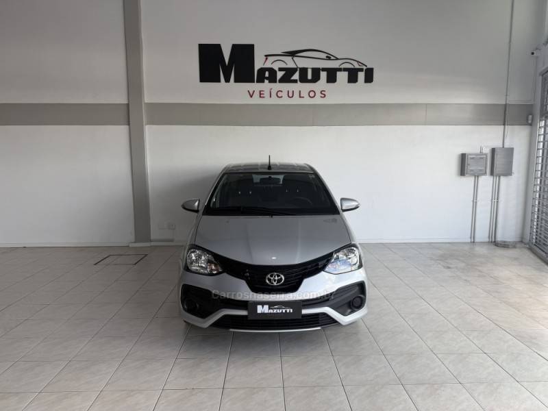 TOYOTA - ETIOS - 2020/2021 - Prata - R$ 79.000,00