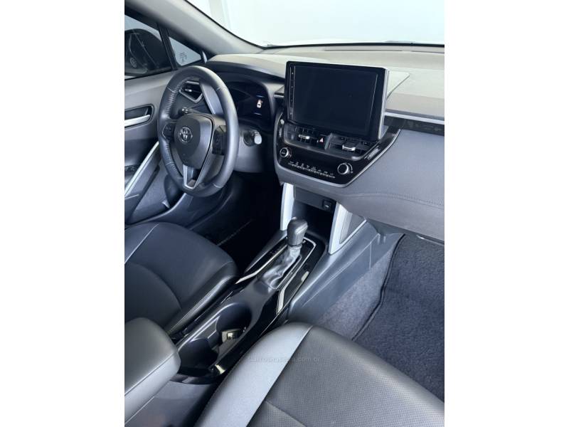 TOYOTA - COROLLA - 2022/2023 - Branca - R$ 147.000,00