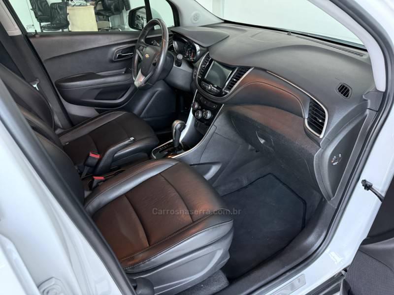 CHEVROLET - TRACKER - 2017/2018 - Branca - R$ 89.000,00