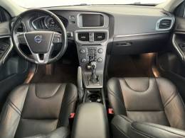 VOLVO - V40 - 2015/2015 - Vermelha - R$ 72.000,00