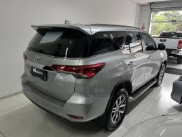 TOYOTA - HILUX SW4 - 2018/2019 - Prata - R$ 245.000,00