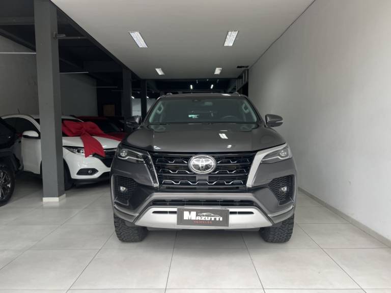 TOYOTA - HILUX SW4 - 2020/2021 - Cinza - Sob Consulta