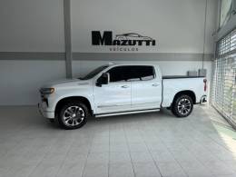 CHEVROLET - SILVERADO - 2023/2024 - Branca - R$ 430.000,00
