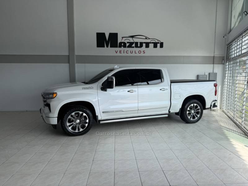 CHEVROLET - SILVERADO - 2023/2024 - Branca - R$ 430.000,00
