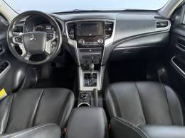 MITSUBISHI - L200 TRITON - 2022/2023 - Prata - R$ 210.000,00