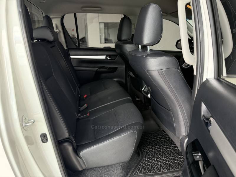 TOYOTA - HILUX - 2021/2022 - Branca - R$ 260.000,00