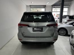 TOYOTA - HILUX SW4 - 2018/2019 - Prata - R$ 245.000,00