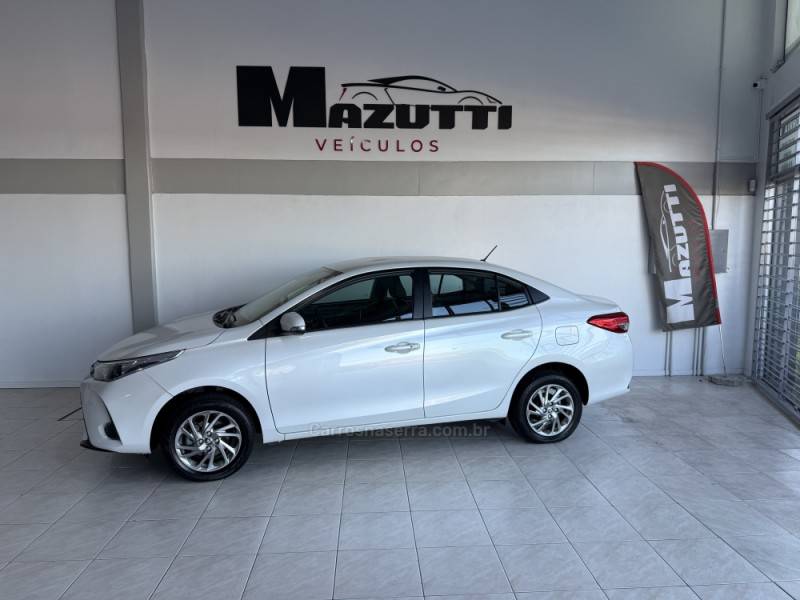 TOYOTA - YARIS - 2024/2024 - Branca - R$ 105.000,00