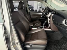 TOYOTA - HILUX SW4 - 2016/2016 - Prata - R$ 208.000,00