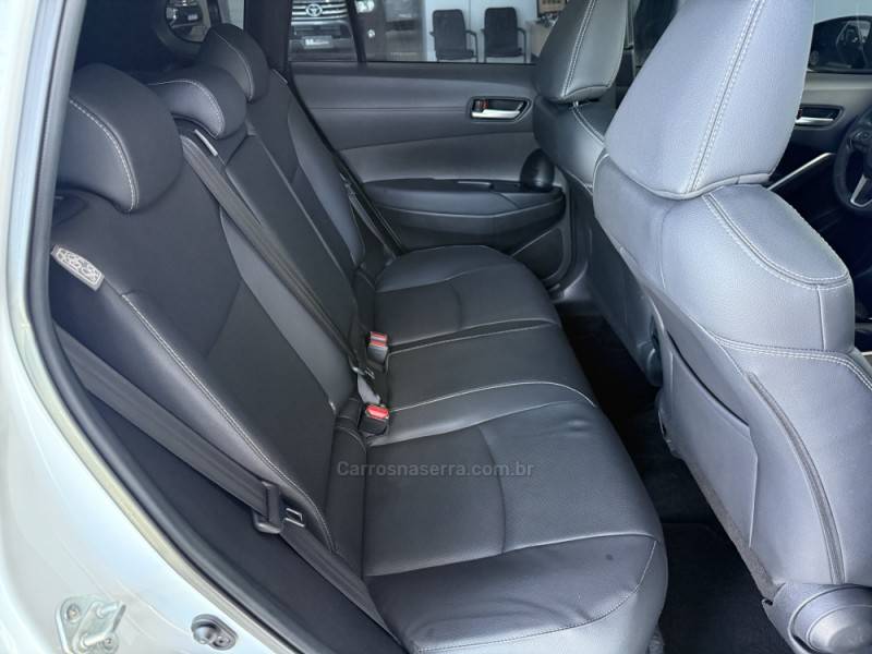 TOYOTA - COROLLA - 2022/2023 - Branca - R$ 147.000,00