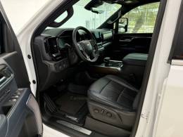 CHEVROLET - SILVERADO - 2023/2024 - Branca - R$ 430.000,00