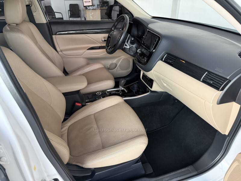 MITSUBISHI - OUTLANDER - 2018/2018 - Branca - R$ 136.000,00