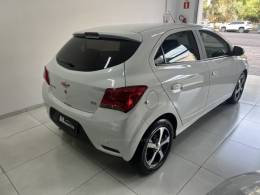 CHEVROLET - ONIX - 2017/2018 - Branca - R$ 70.000,00