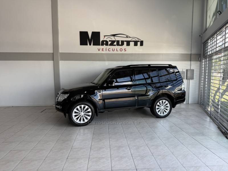 MITSUBISHI - PAJERO FULL - 2016/2016 - Preta - Sob Consulta