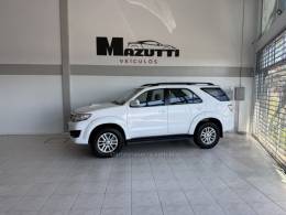 TOYOTA - HILUX SW4 - 2014/2015 - Branca - R$ 155.000,00