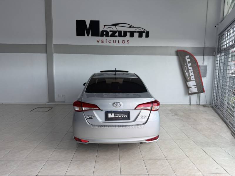 TOYOTA - YARIS - 2019/2019 - Prata - R$ 83.000,00