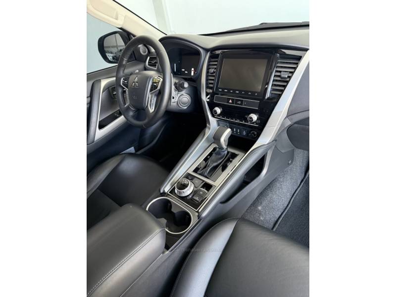 MITSUBISHI - PAJERO SPORT - 2022/2023 - Prata - R$ 295.000,00