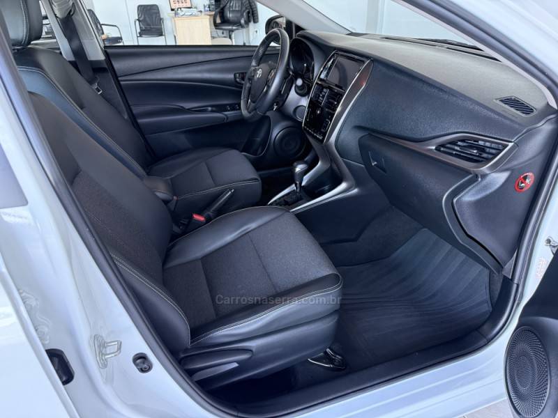TOYOTA - YARIS - 2024/2024 - Branca - R$ 105.000,00