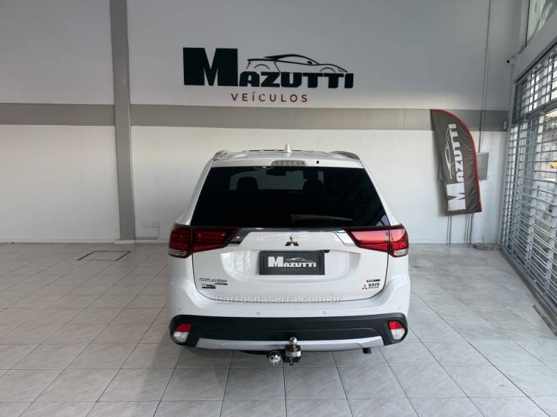 MITSUBISHI - OUTLANDER - 2018/2018 - Branca - R$ 136.000,00