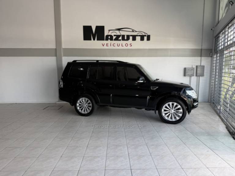 MITSUBISHI - PAJERO FULL - 2016/2016 - Preta - Sob Consulta
