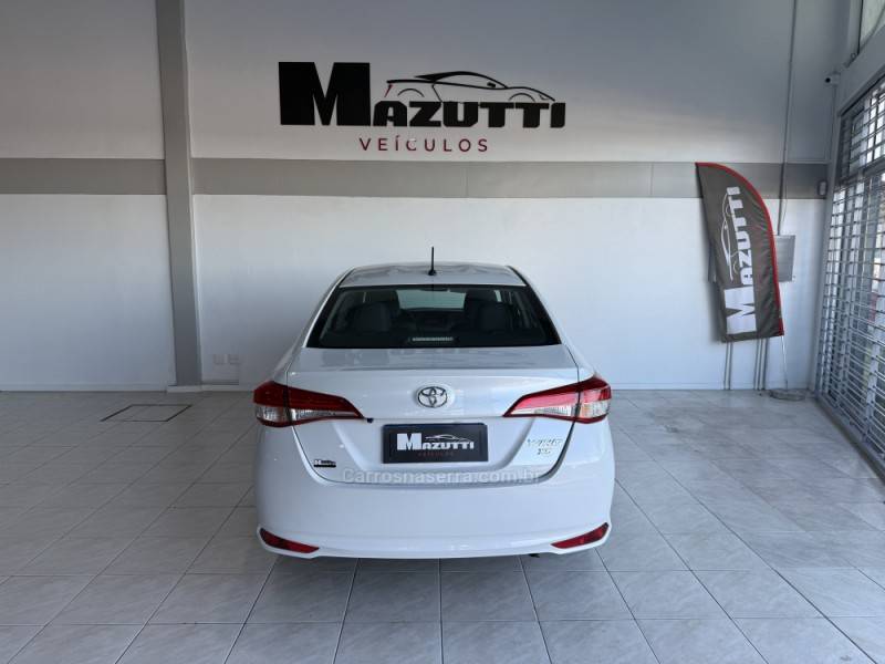 TOYOTA - YARIS - 2024/2024 - Branca - R$ 105.000,00