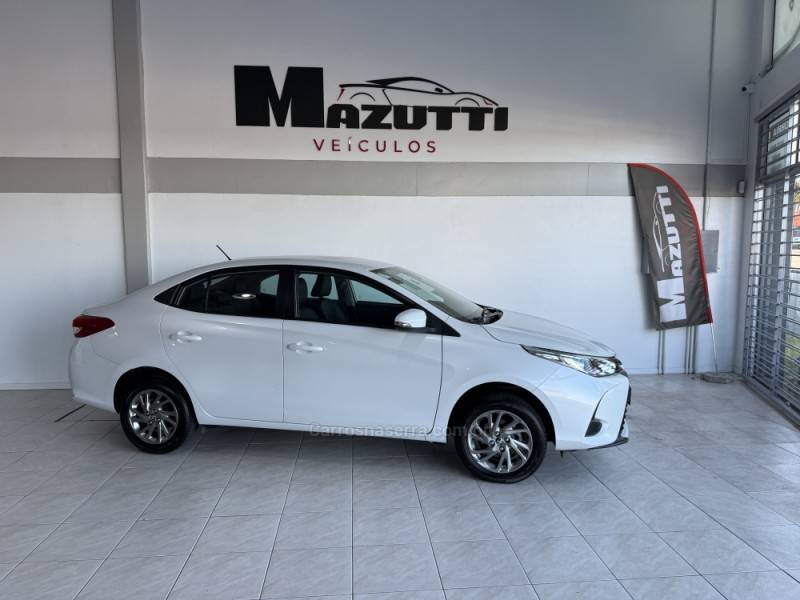 TOYOTA - YARIS - 2024/2024 - Branca - R$ 105.000,00