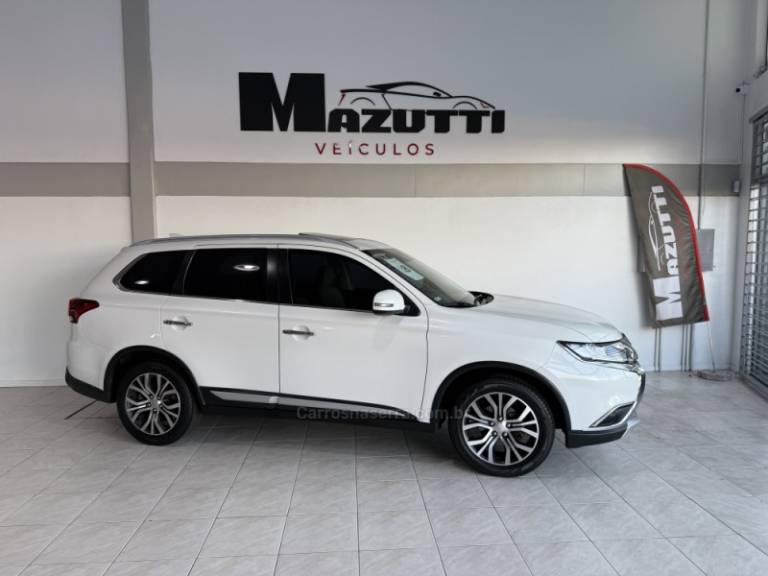 MITSUBISHI - OUTLANDER - 2018/2018 - Branca - R$ 136.000,00