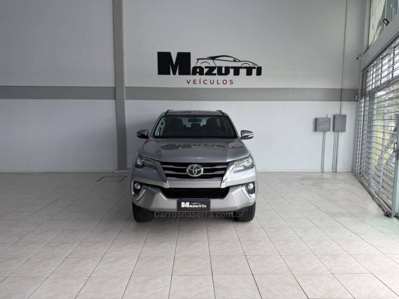 TOYOTA - HILUX SW4 - 2016/2016 - Prata - R$ 208.000,00