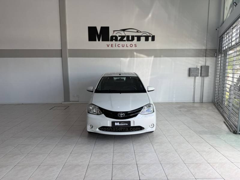 TOYOTA - ETIOS - 2015/2015 - Branca - R$ 47.000,00