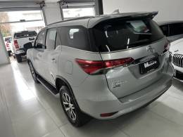 TOYOTA - HILUX SW4 - 2018/2019 - Prata - R$ 245.000,00